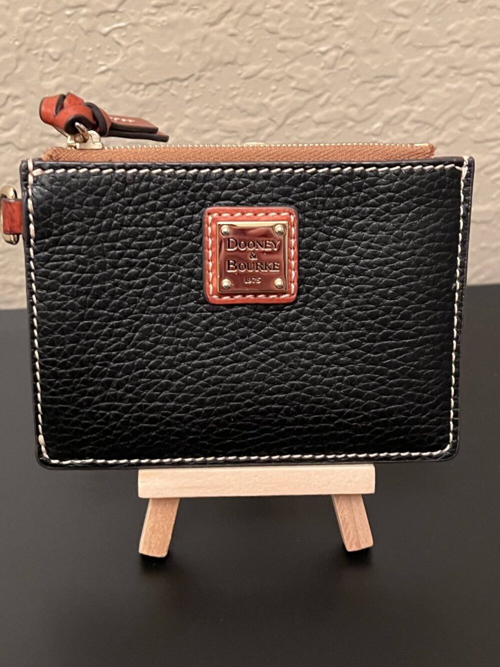 NWOT Authentic Dooney & Bourke Pebble Grain Zip Top Card Case (blk) - Picture 2 of 3